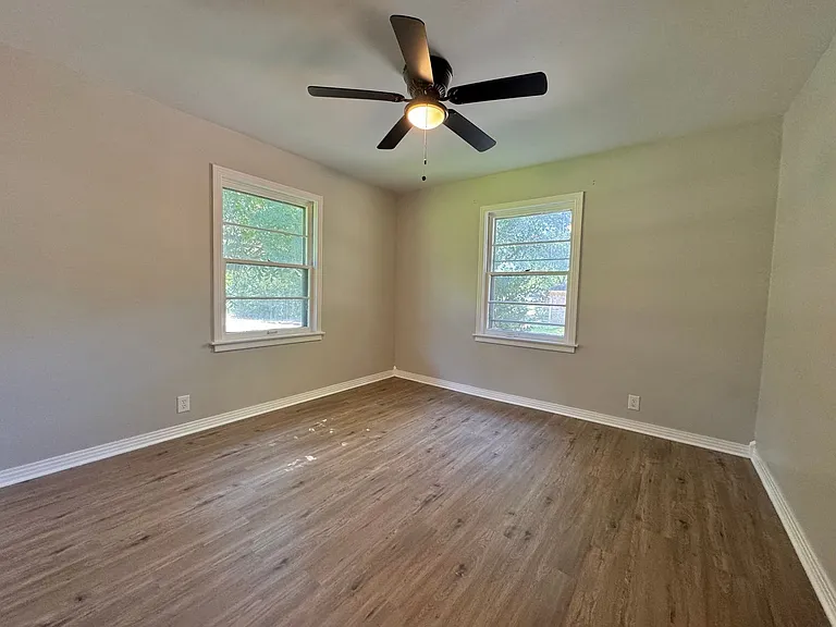 3901 Wood St — Photo 9