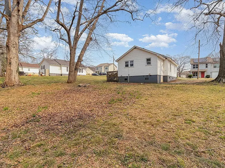 222 Crescent Cir — Photo 15