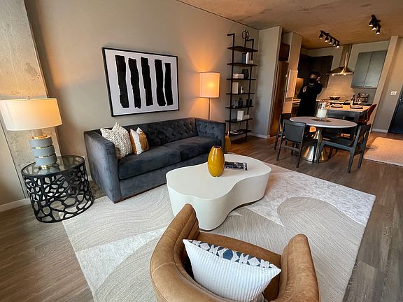 3rd image of 900 W Washington Blvd #1003
