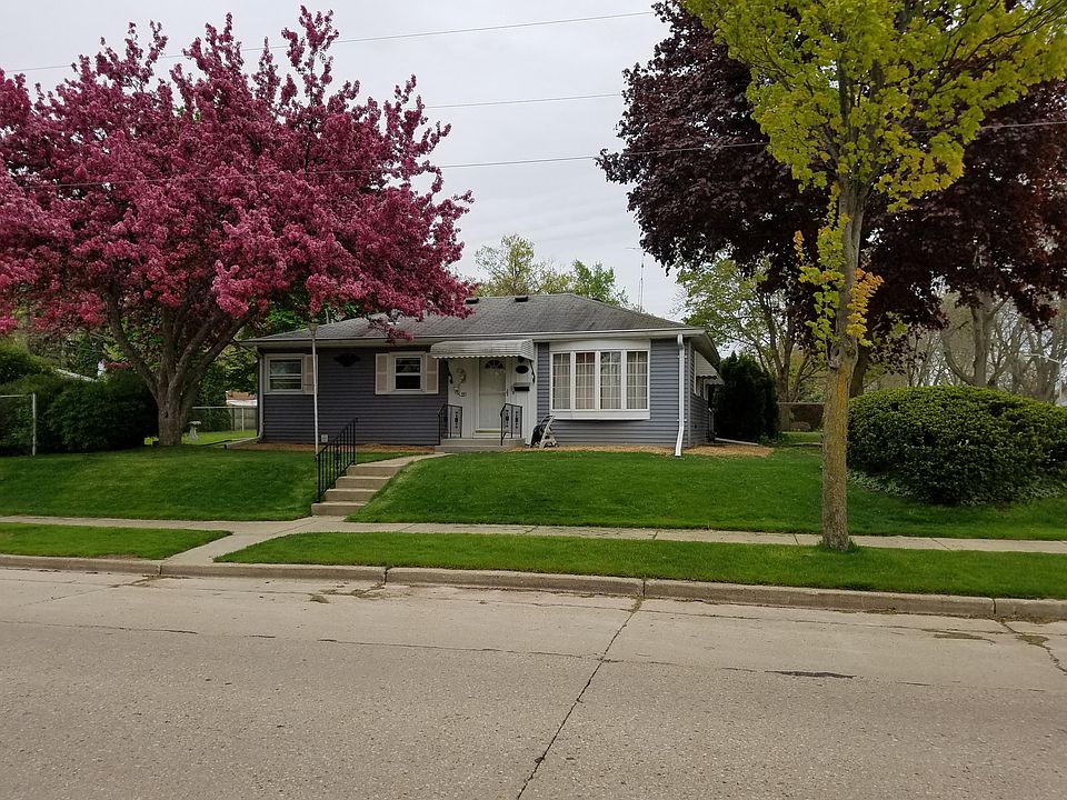 1st image of 10429 W Dakota St
