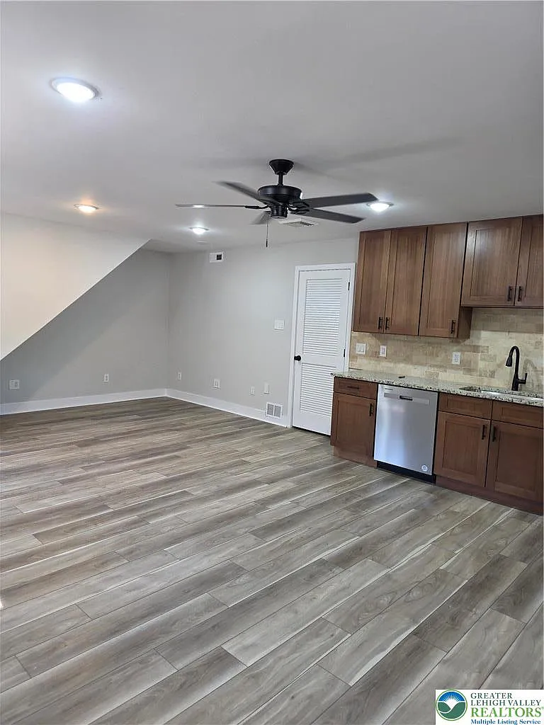 2 bed, 1.0 bath, 1079 sqft, $1,800 — Photo 4