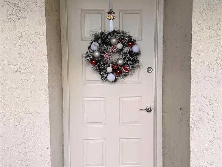 110 Lake Emerald Dr #107 — Photo 2