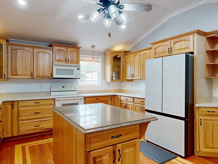 221 Salty Shores Rd — Photo 15