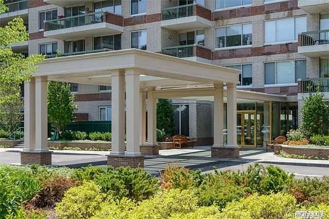 1st image of 100 Hilton Avenue #M18