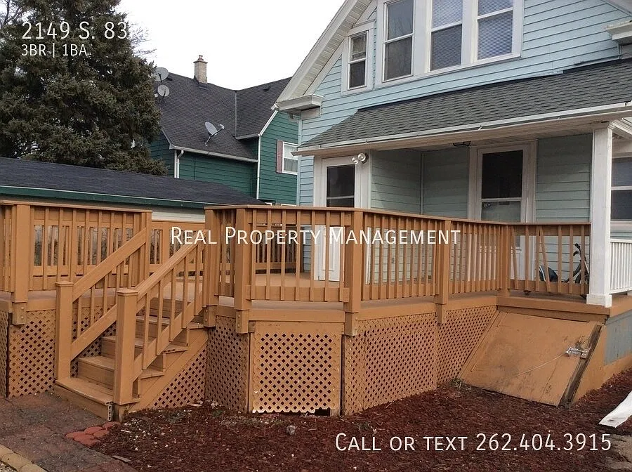 3 Bedroom Lower West Allis WI — Photo 2