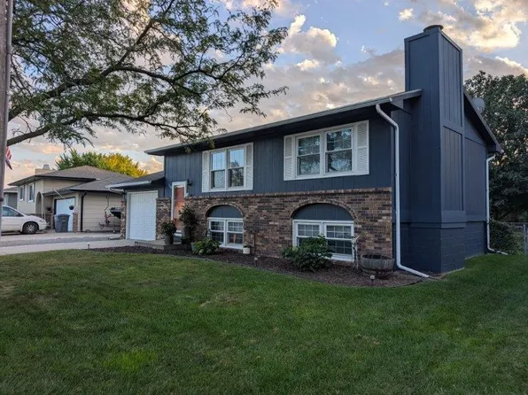 108 Applewood Dr, Norfolk, NE 68701