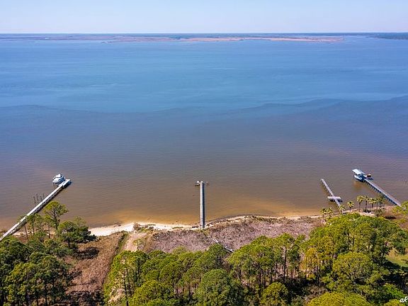 3rd image of 195 Bayview Dr