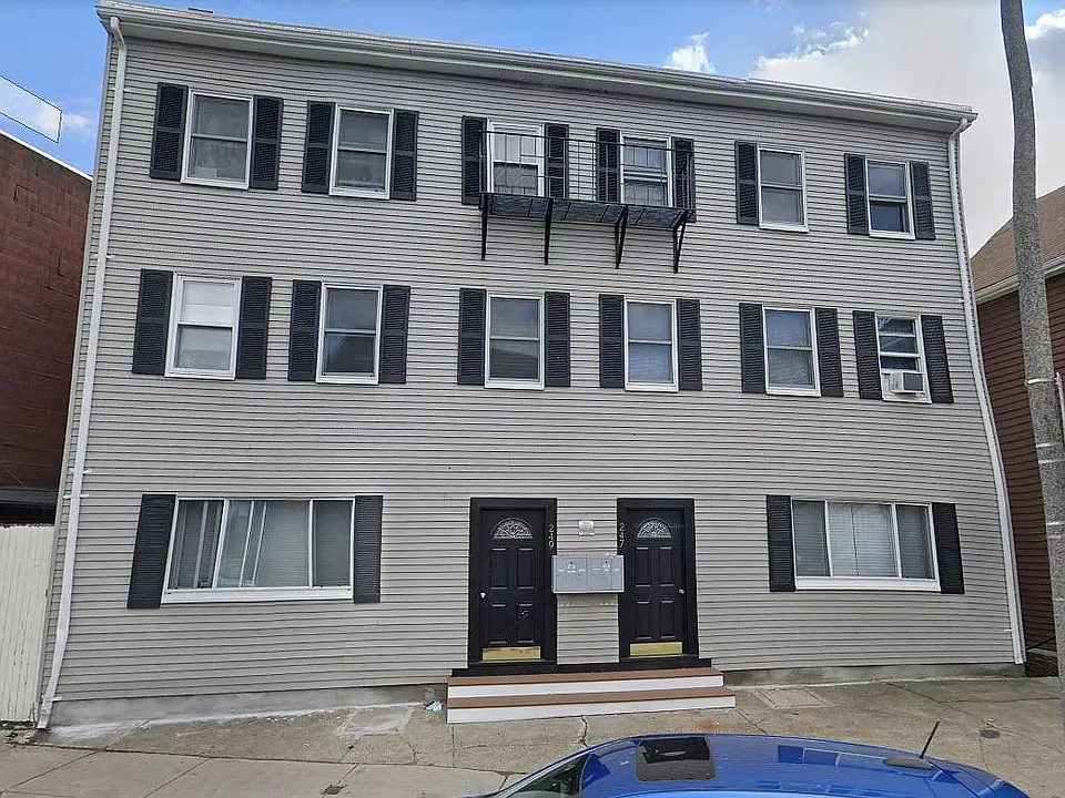 245 Bennington St #3