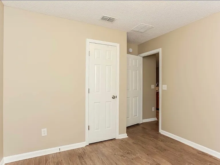 1146 Carthage Dr — Photo 12