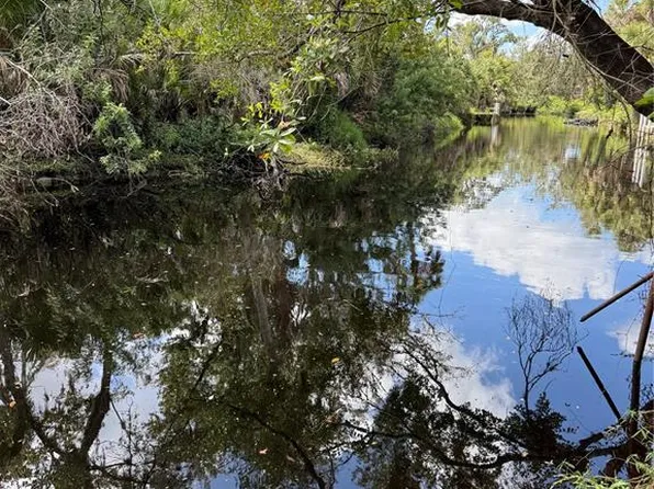 673 S Moon Dr, Venice, FL 34292