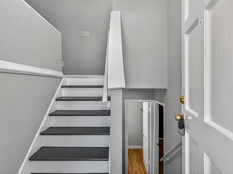 4725 Pennoak Rd — Photo 2