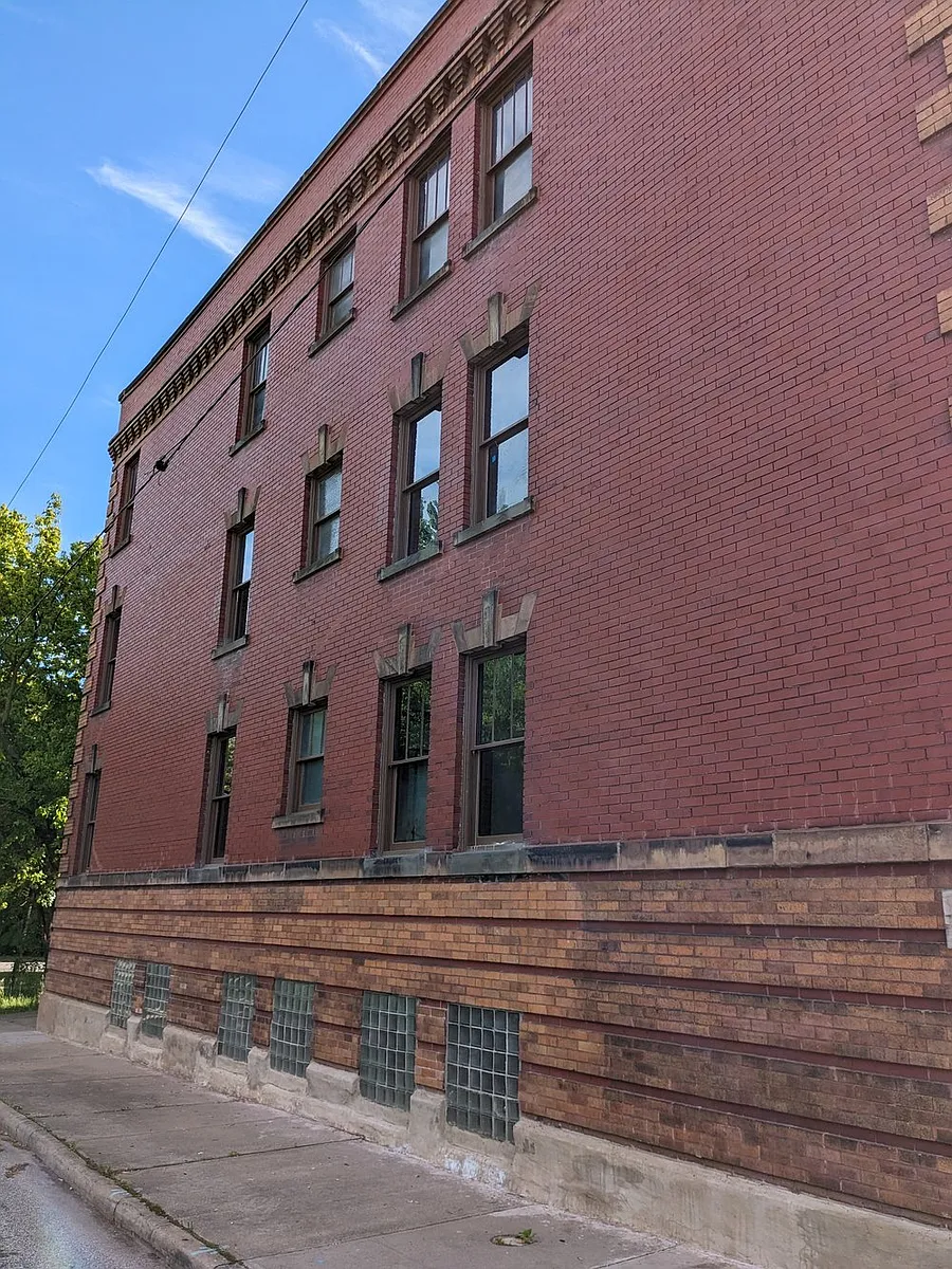 Building Photo - 1285 E 101st St #6