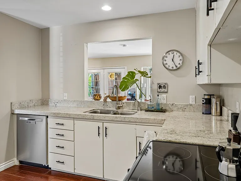 43435 Illinois Ave — Photo 11