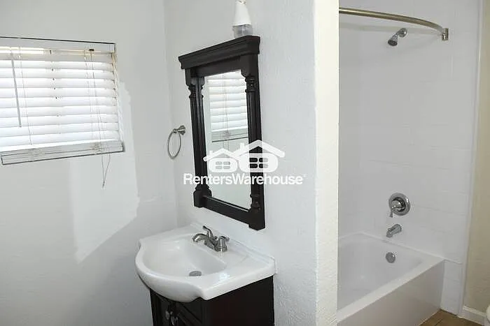 210 N Casa Grande Ave — Photo 9