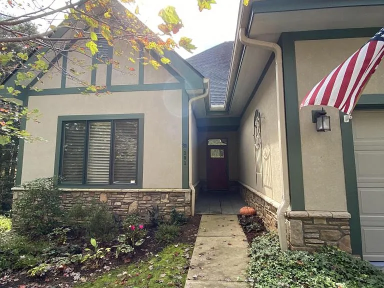 31 Ridgetop Cir #101 — Photo 2