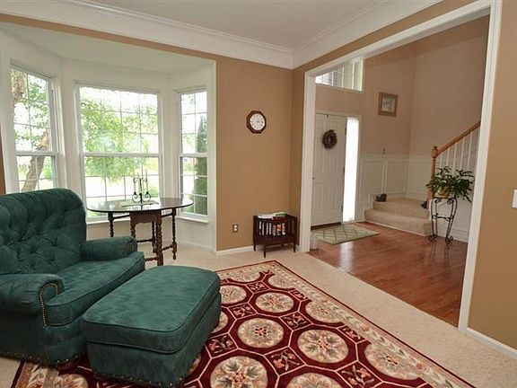 3rd image of 8873 Lakeway Ct