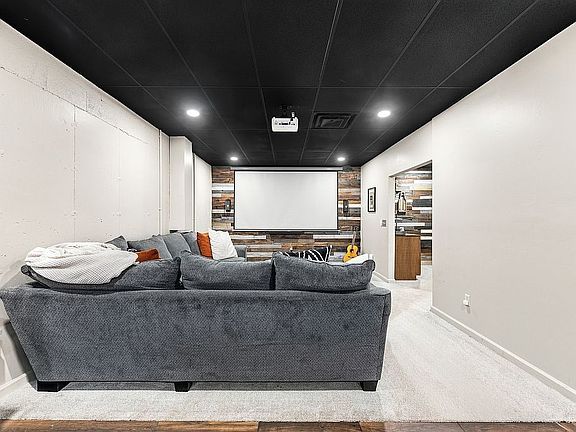 4th image of 68 Farley Ln