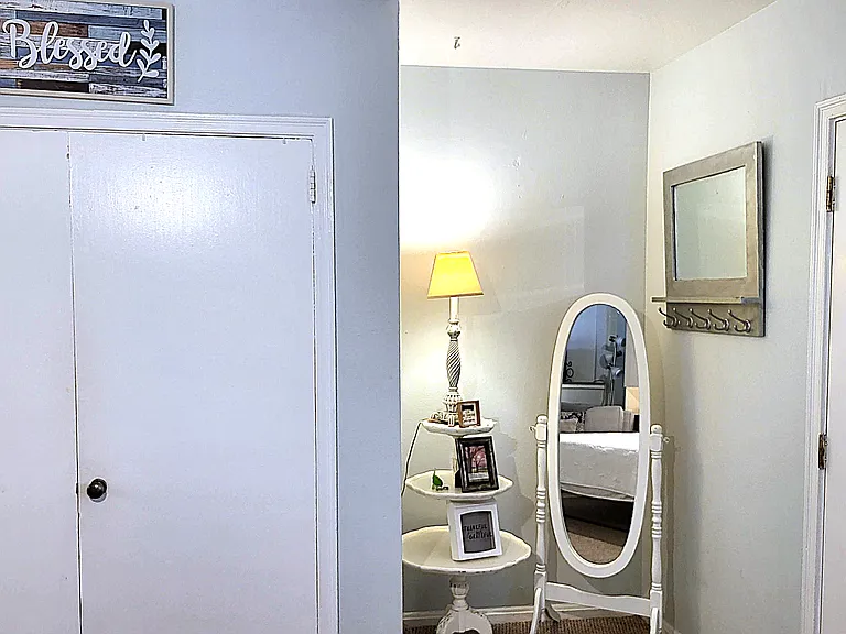 909 Riviera St — Photo 5