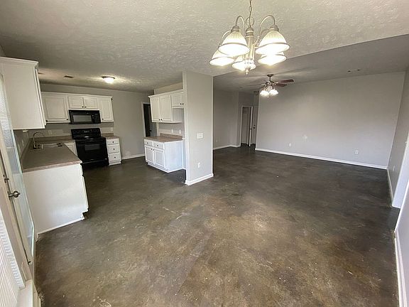 4th image of 2860 Makenzie Dr