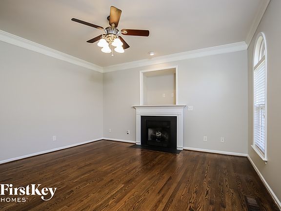 3rd image of 256 Longwood Dr