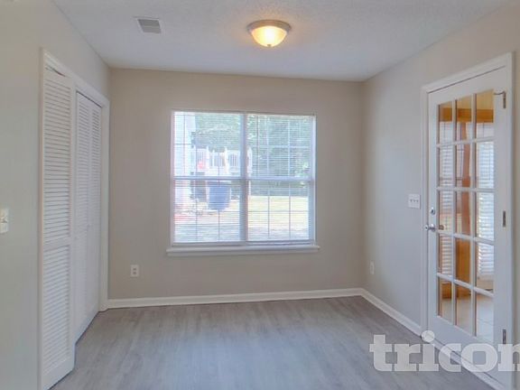 4th image of 424 Forest Grove Cir