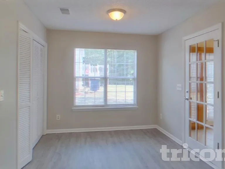 424 Forest Grove Cir — Photo 4