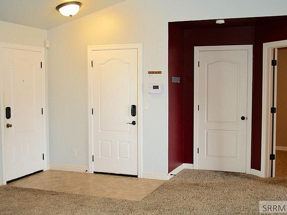3rd image of 313 Oaktrail Dr