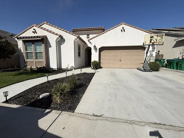 4 bed, 2137 sqft, $3,495 — Photo 1