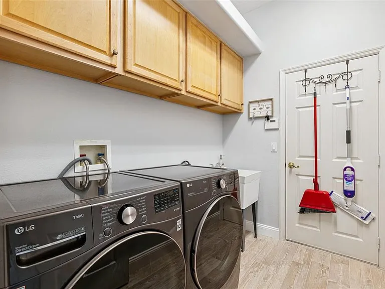13049 Thoroughbred Dr — Photo 33