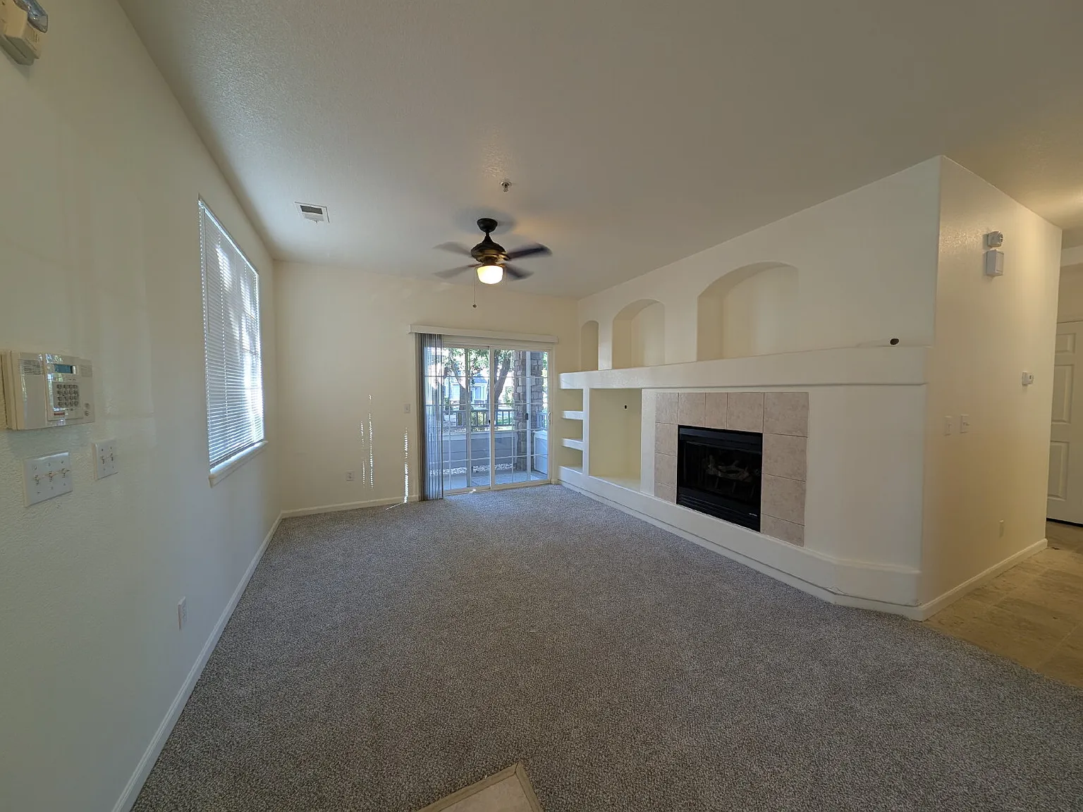 2 bed, 2.0 bath, 1121 sqft, $1,800 — Photo 2