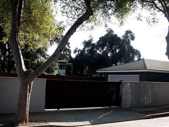 5th image of 1240 N Arroyo Blvd