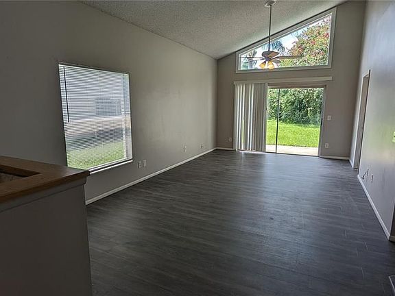 5th image of 1067 Burnett St