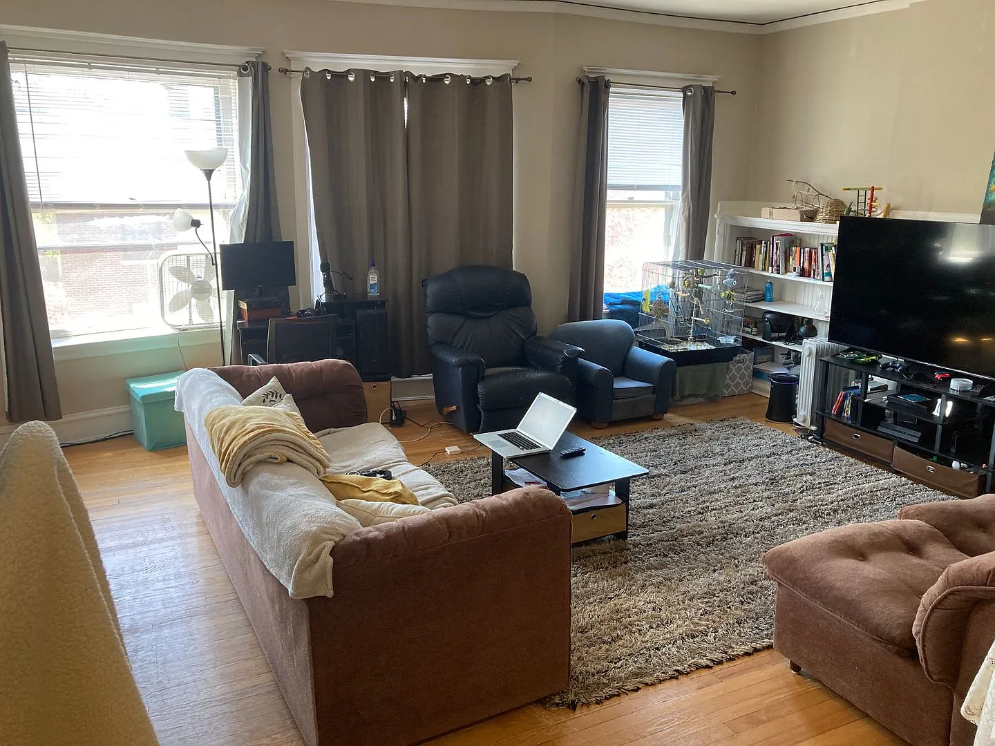 Spacious, Beautifully Updated 3 Br Upr Flat at Great Eastside Location for October 1st! — Photo 2