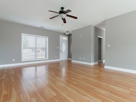 3rd image of 134 Hubert Rd