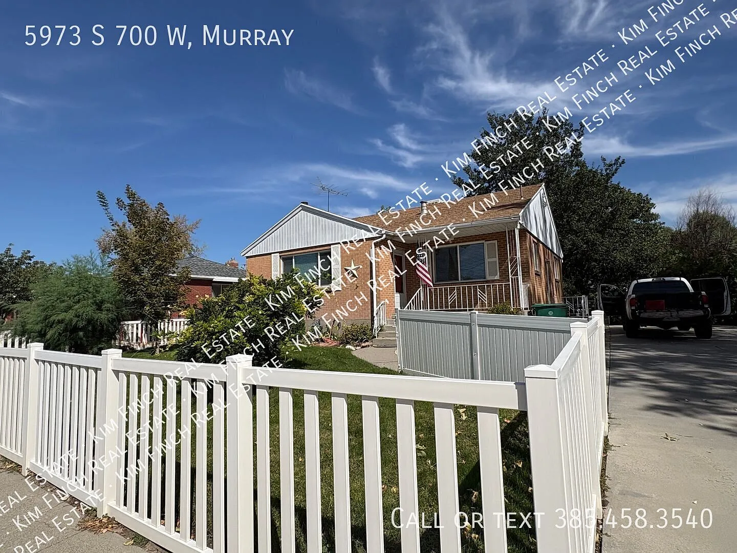 4 bed, 1.5 bath, 2400 sqft — Photo 3