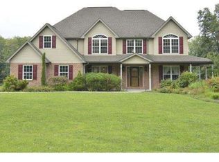 137 Lakeview Rd, Bernville, PA 19506