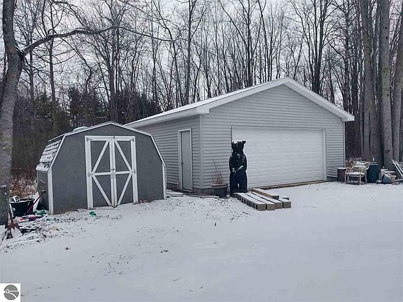 4th image of 275 N Crawford Rd