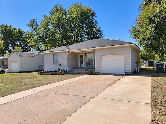 3rd image of 1706 Field Dr