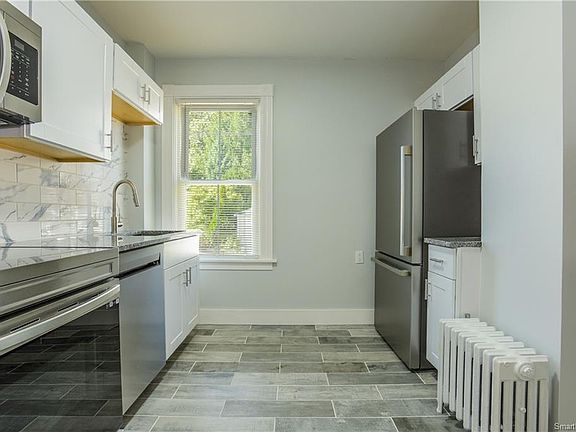 5th image of 21 Bayview Ave #1