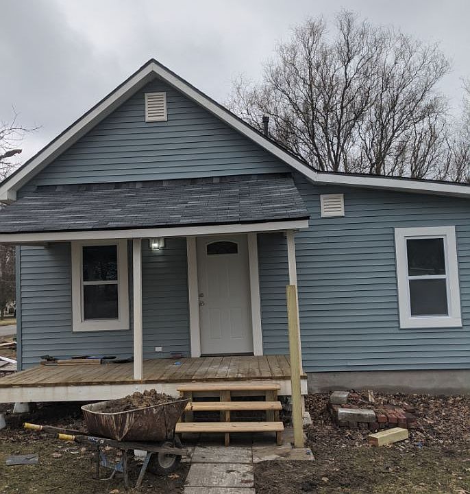 2nd image of 526 Oak St