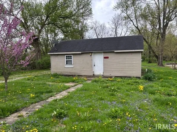 407 E Maple St, Gaston, IN 47342