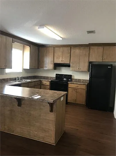 Building Photo - 2224 Thornhill Dr
