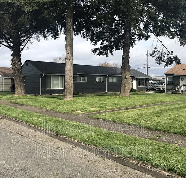 224 Cypress St — Photo 1