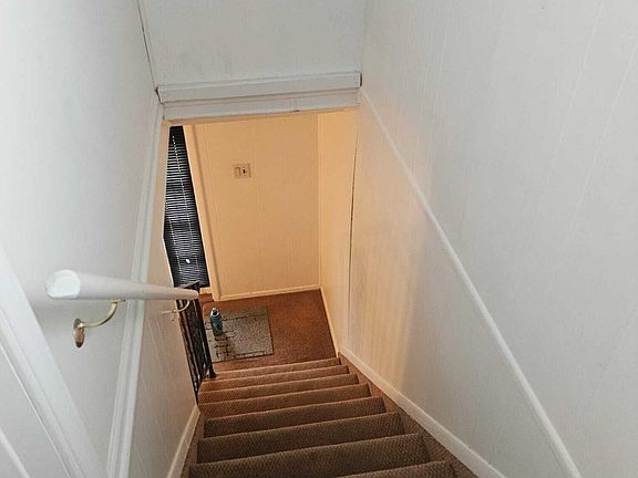 4th image of 433 Barlow Ave