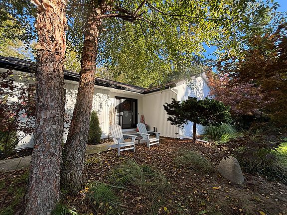 3rd image of 12919 Sikkema Dr