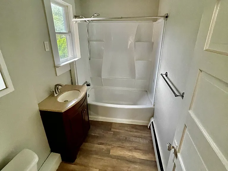274 E Washington Ave — Photo 12