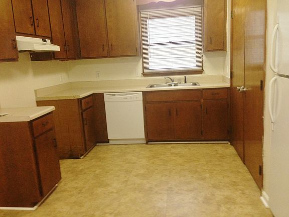 3rd image of 204 Pine Ave