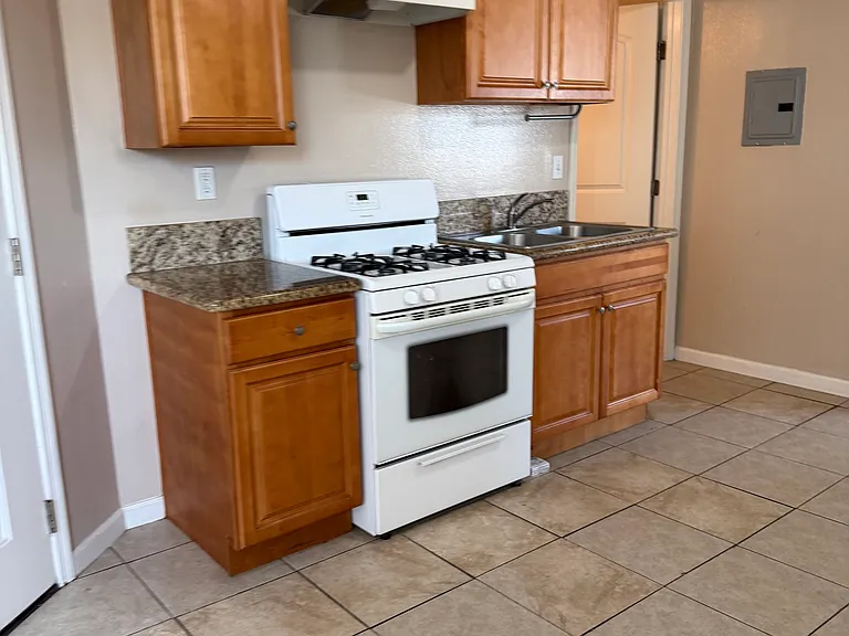 1606 Gramercy Ave #208 — Photo 8