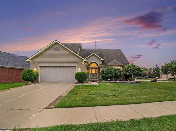 23853 Joey Dr, Brownstown, MI 48134
