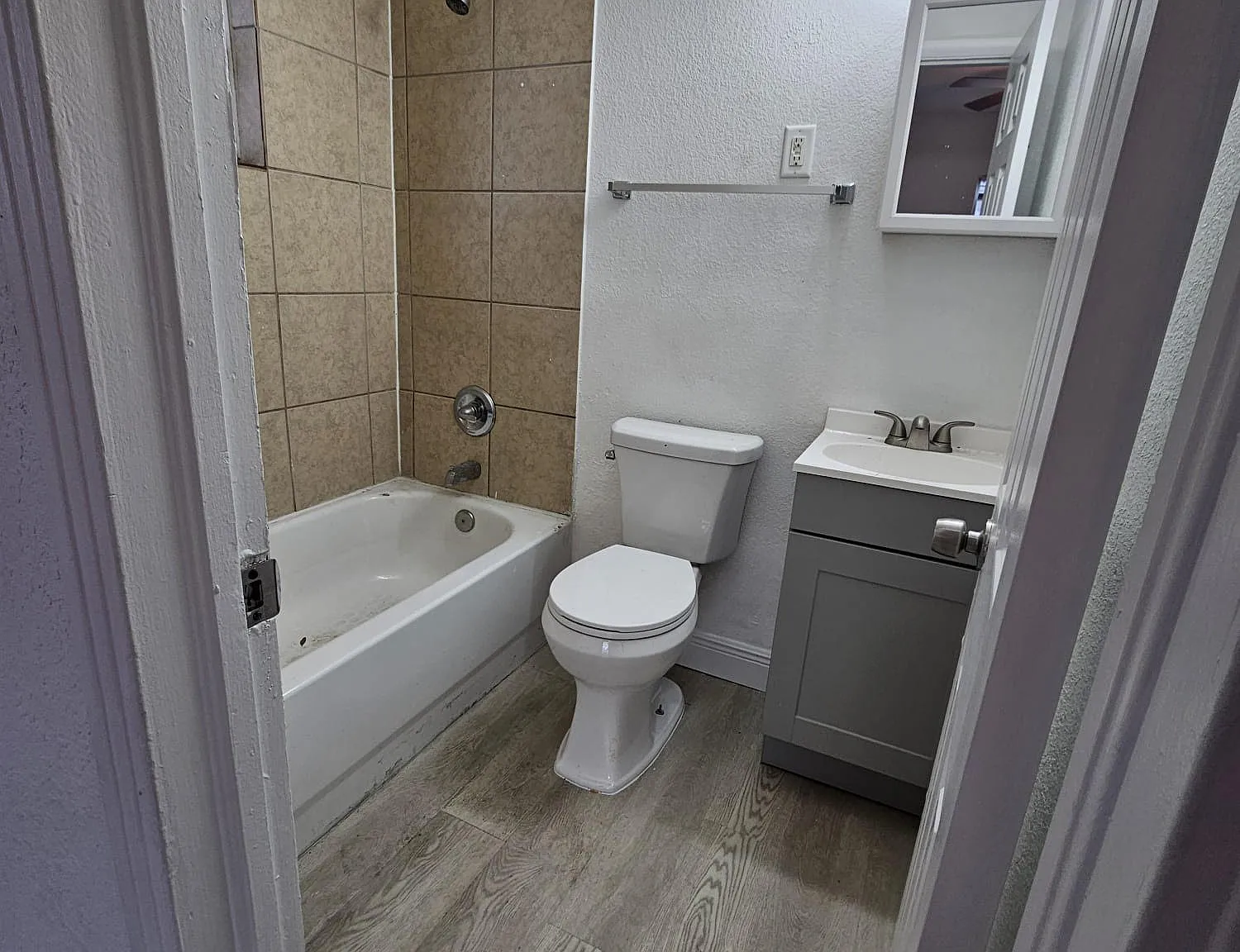 2 bed, 650 sqft, $1,050 — Photo 3